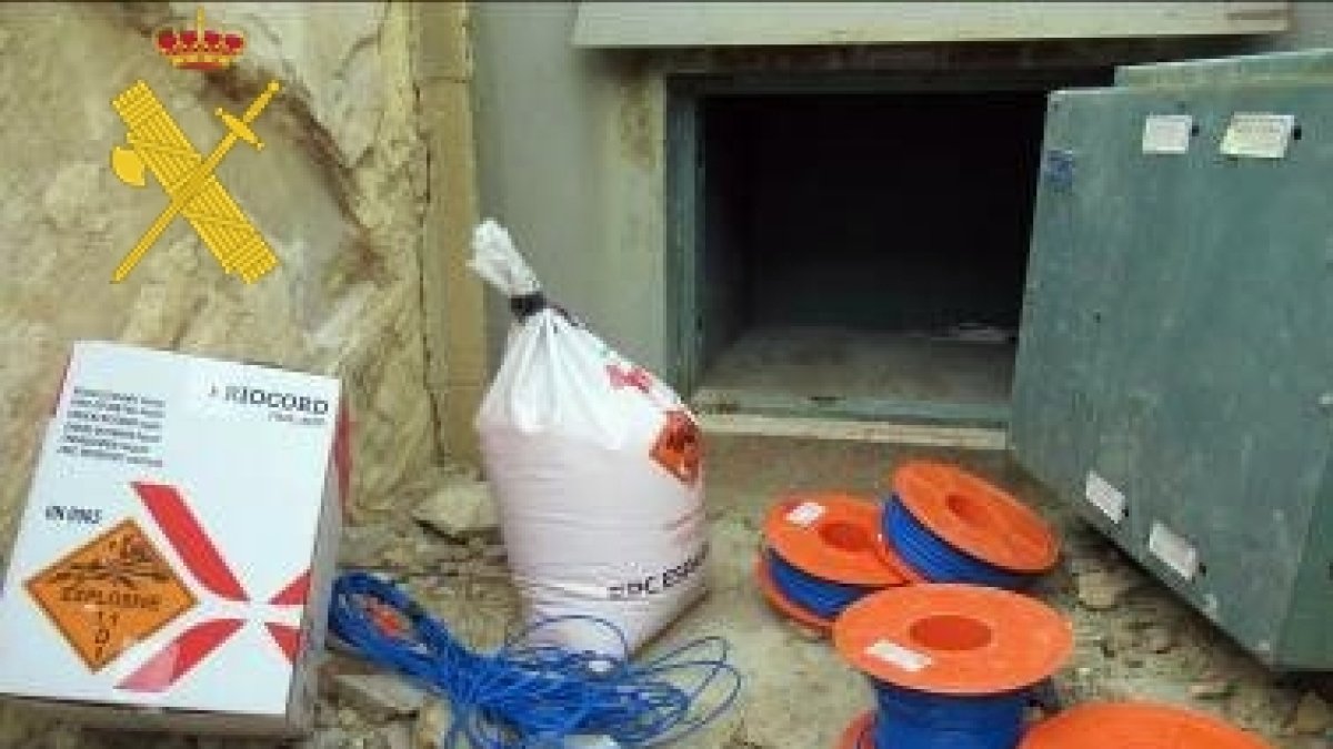 Material para explosivos investigado por la Guardia Civil.