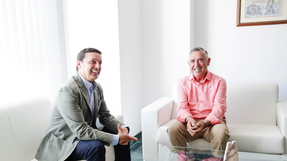 Reunión entre el presidente provincial y el alcalde purchenero.