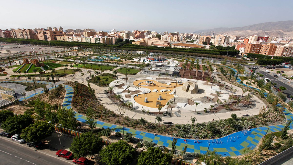 Vista panorámica del espectacular Parque de las Familias de Almería, uno de los mejores de España.