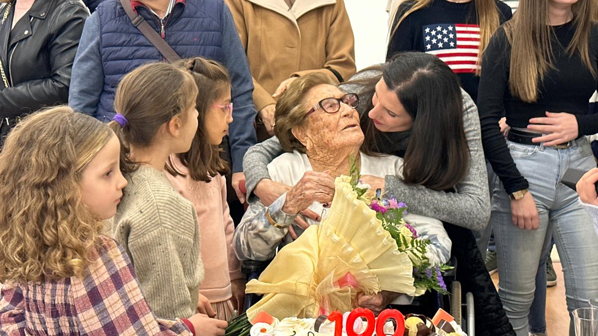 Rafaela cumple 100 años: así fue el homenaje del pueblo de Benahadux.