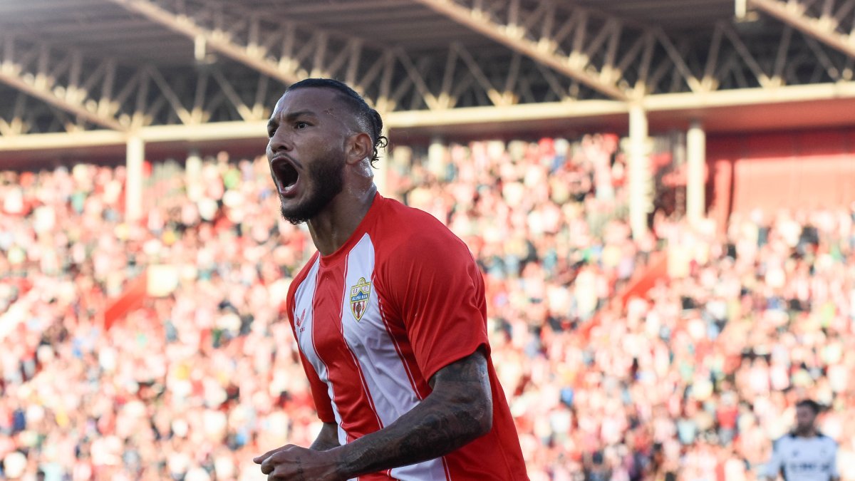 Luis Suárez es un delantero top para Segunda División