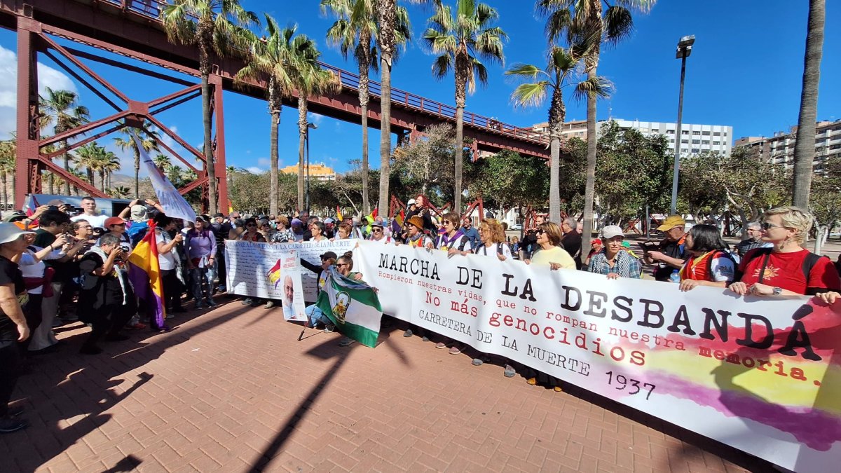 Llegada a Almería de La Desbandá 2024, en el Parque de las Almadrabillas.