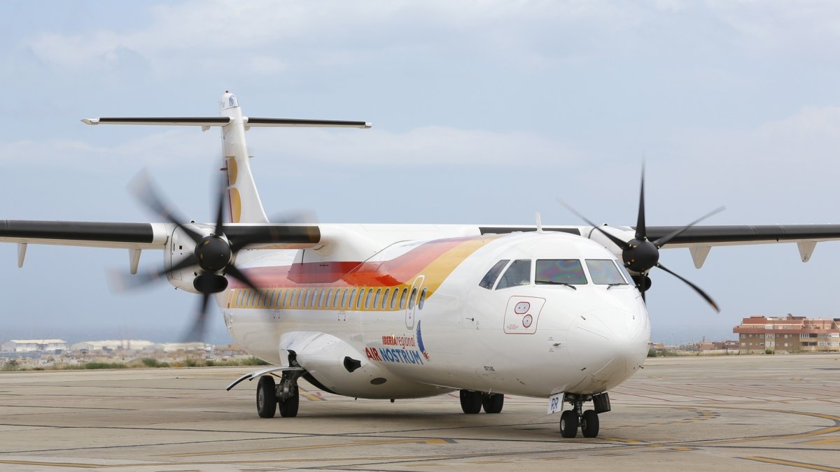 Avión en el aeropuerto de Almería.