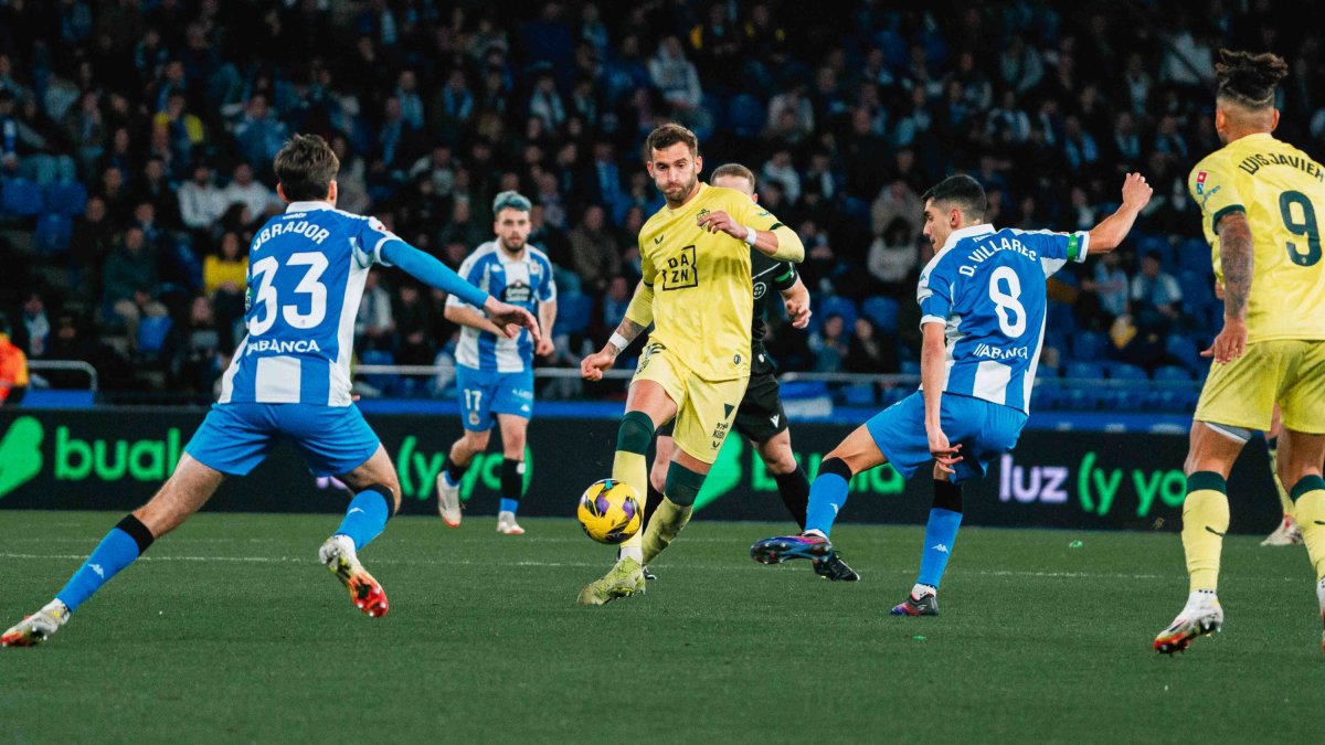 Leo Baptistao lo intentó durante la primera mitad, pero sin éxito como el resto de los compañeros. Tarde horrible en Riazor.