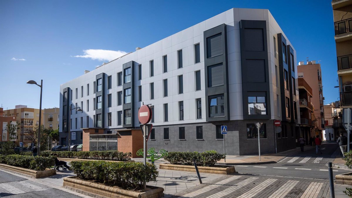 Edificio de viviendas en la Avenida de Vilches en Almería.