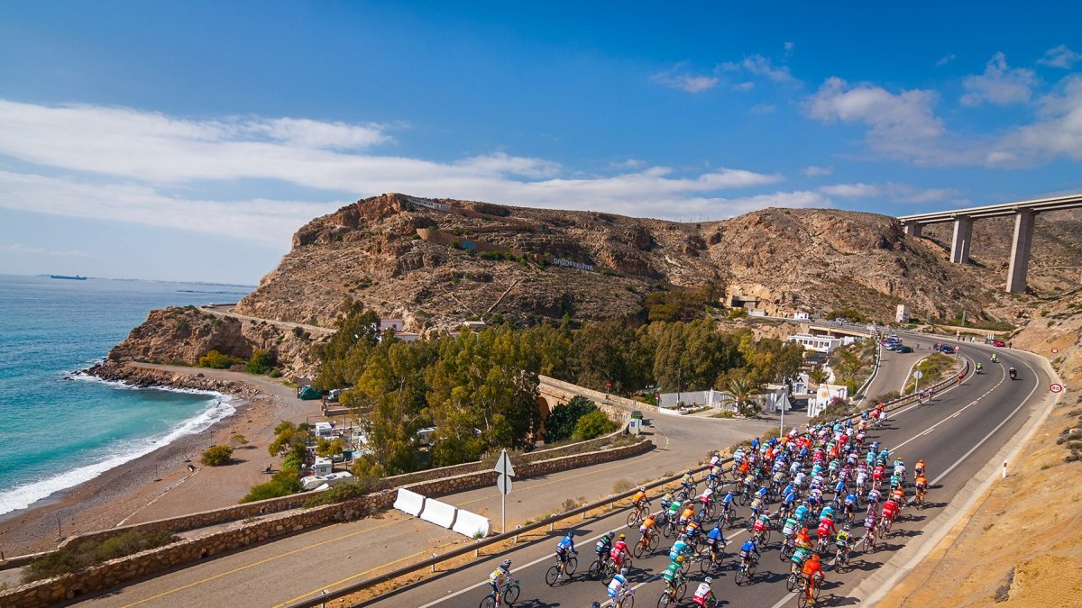La Clásica de Almería pasando por la carretera del Cañarete.