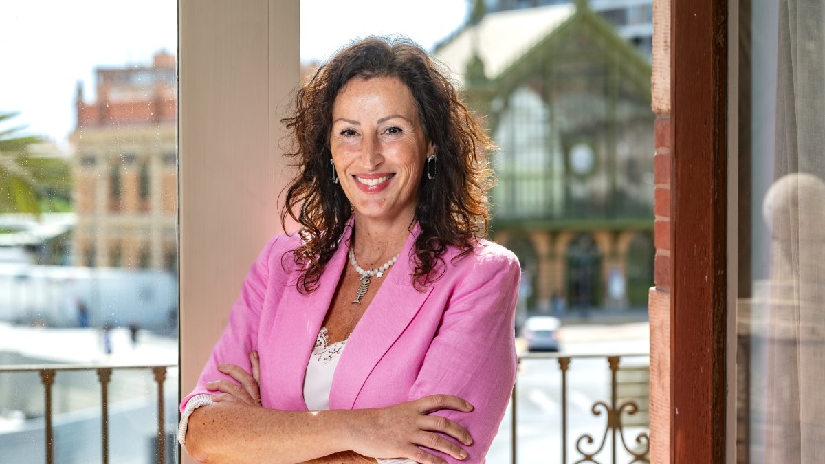 María del Mar Vázquez, alcaldesa de Almería, apoya la Clásica Femenina que se celebrará el 23 de febrero.