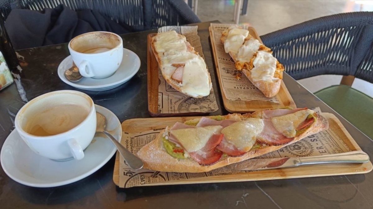 Archivo de un desayuno en Almería.