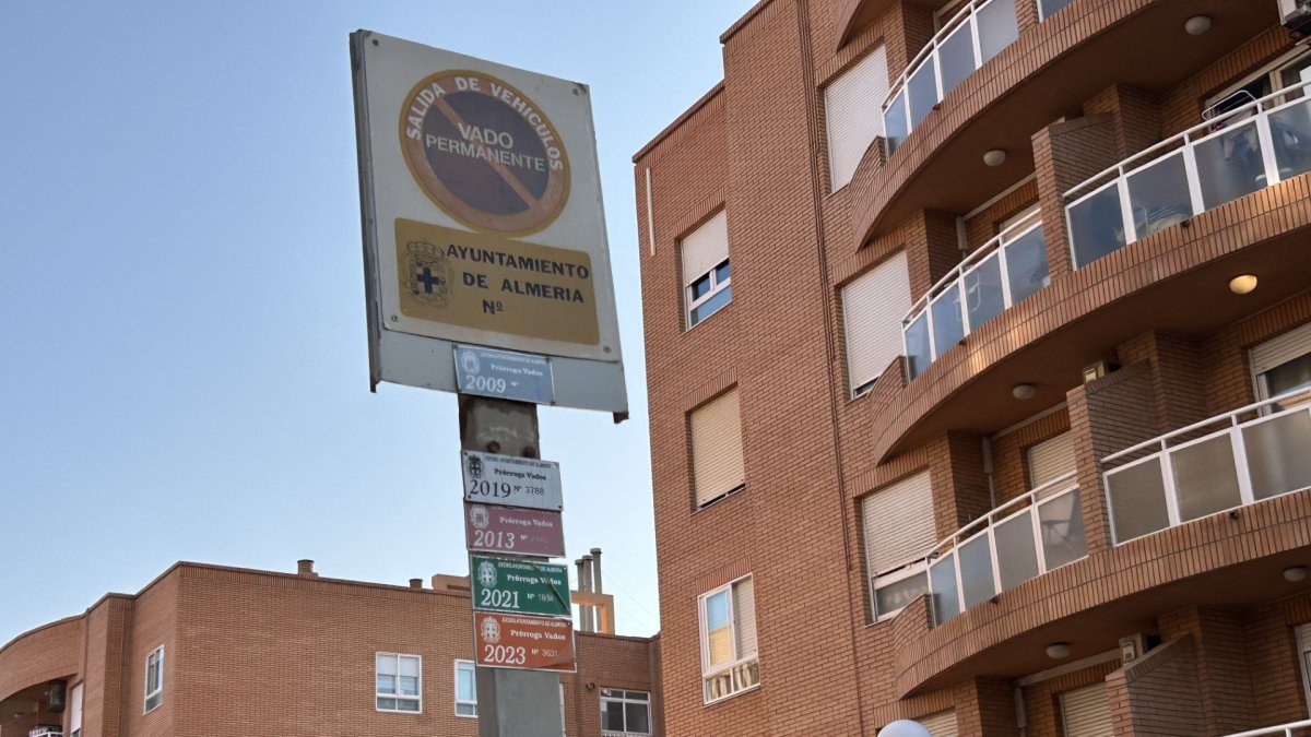 Vado de un garaje en una calle de la capital