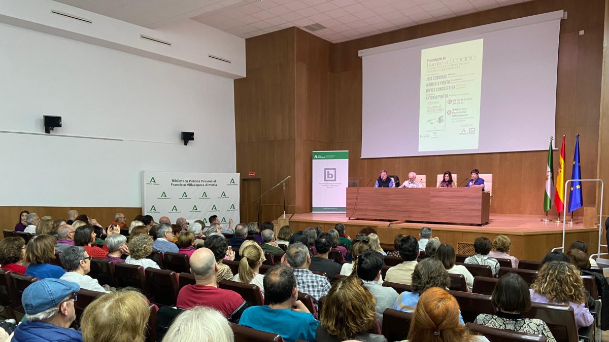 Presentación del libro 'Rumbo al ecocidio' en la Biblioteca Villaespesa