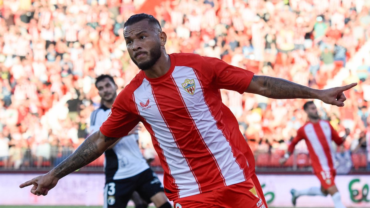 Luis Javier Suárez sigue siendo el líder de la tabla de goleadores de Segunda División y quiere seguir sumando contra el Sporting.