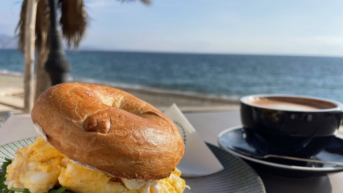 Bagels frente al mar en Pita Café.