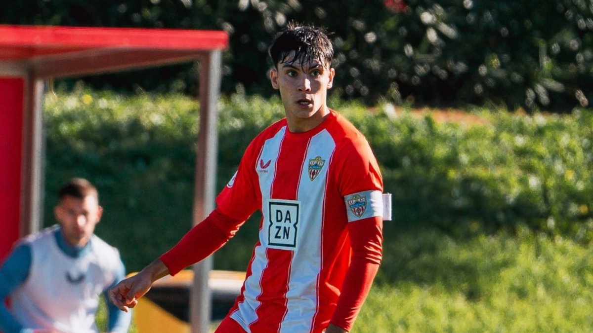 El centrocampista es uno de los fijos para Alberto Lasarte y ha viajado con el primer equipo a Gijón.