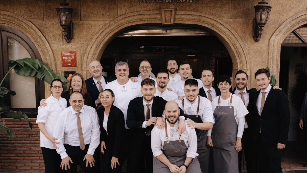 Foto de familia del personal de La Costa.