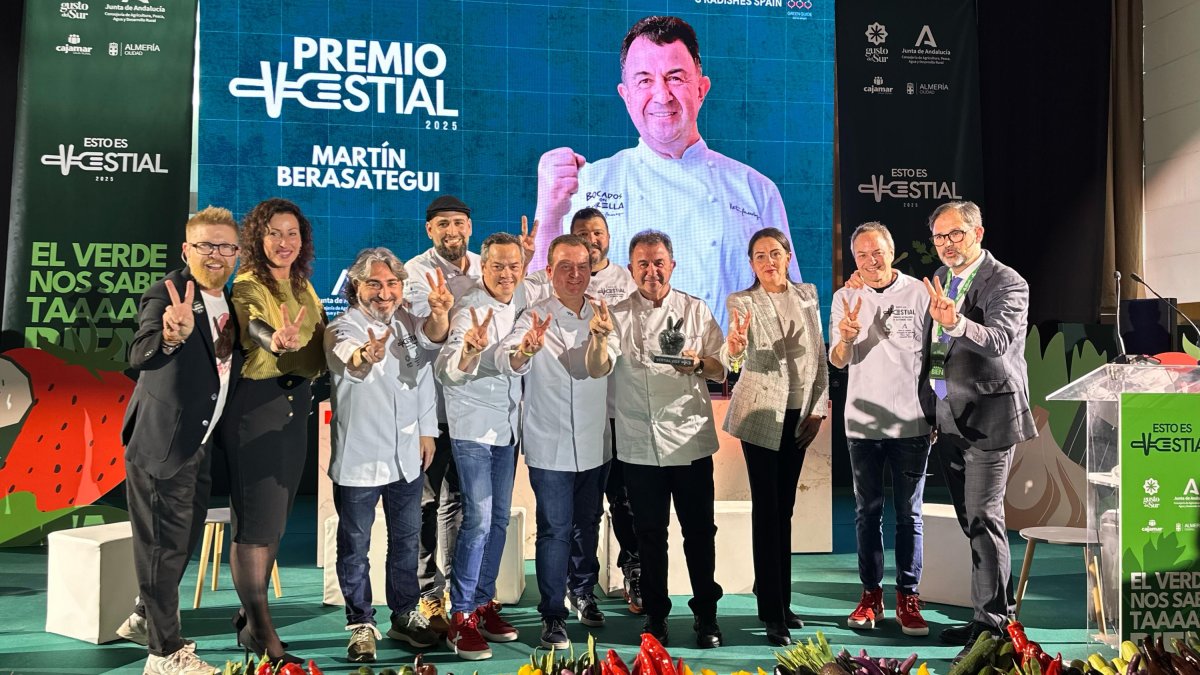 El reconocido chef Martín Beresategui ha sido homenajeado y galardonado con el premio Vestial 2025.