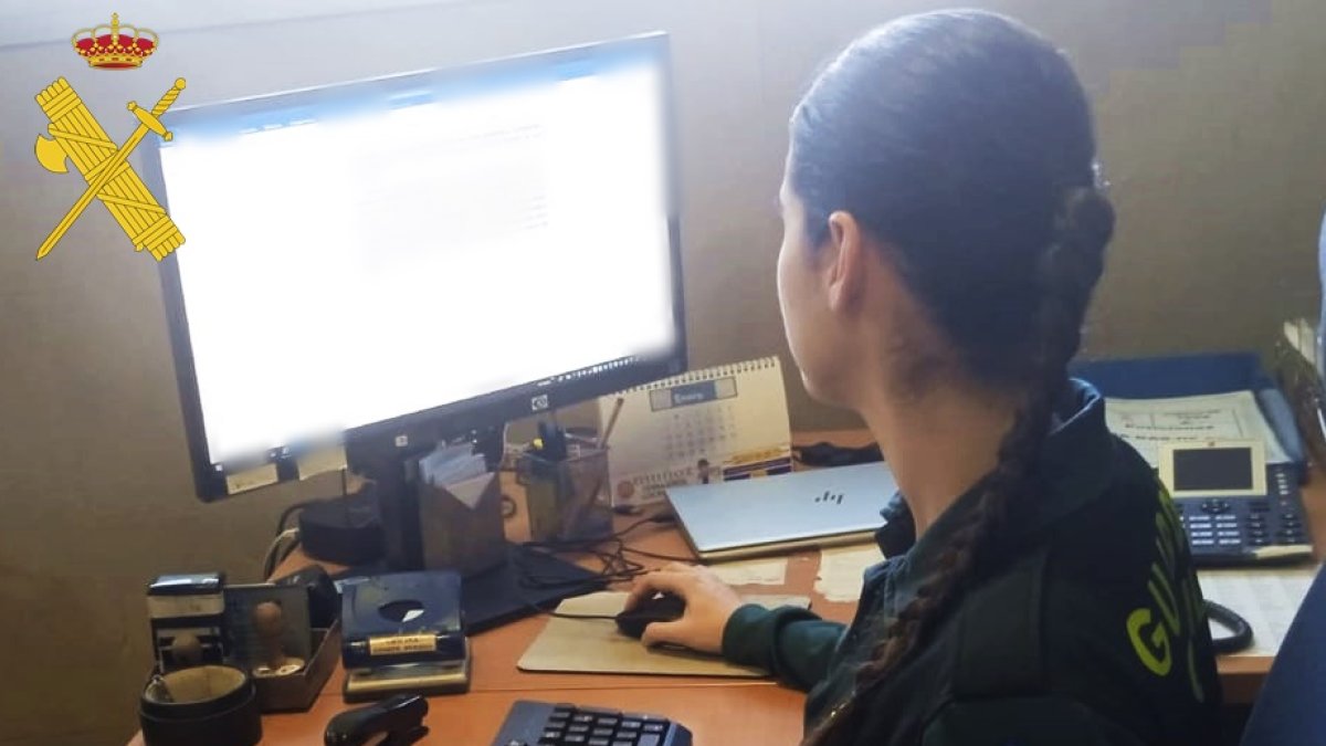 La Guardia Civil detiene a un joven con un amplio historial delictivo.