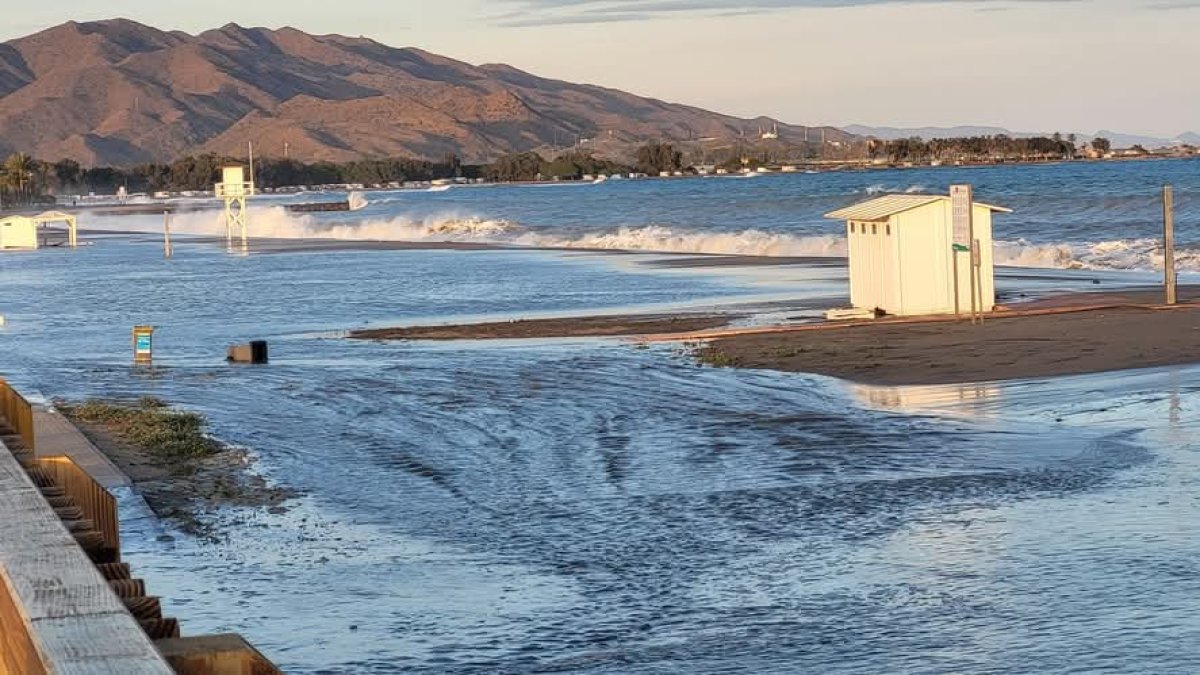 Estado de la zona afectada de Vera Playa tras el último temporal marítimo semanas atrás.