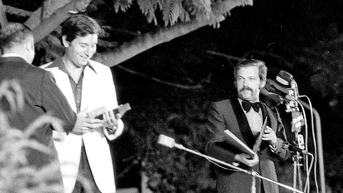 El famoso presentador de TVE José María Iñigo en el escenario de los jardines del colegio La Salle en 1972. Era la tercera edición del Festival de la Canción de Almería.