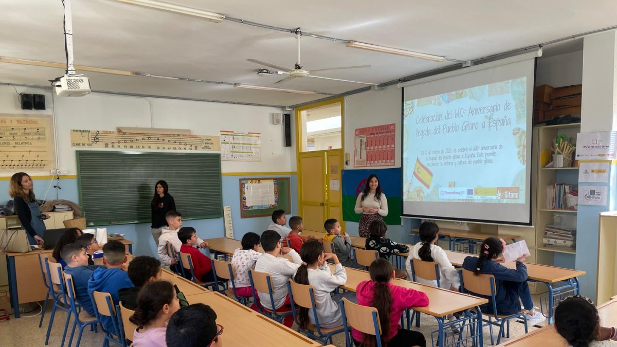 Alumnos del CEIP Alfredo Molina Martín en las Jornadas Interculturales organizadas por la Fundación Secretatiado Gitano.