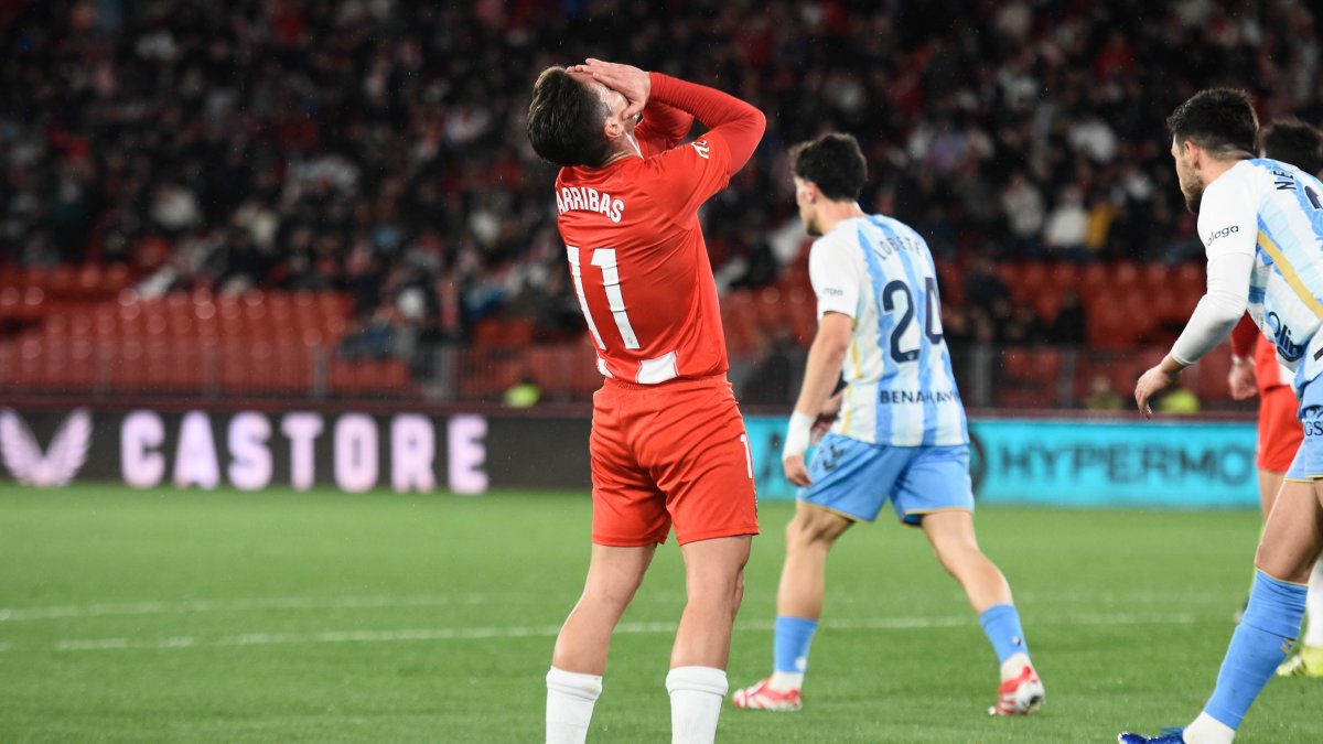 Sergio Arribas se desespera ante el Málaga.