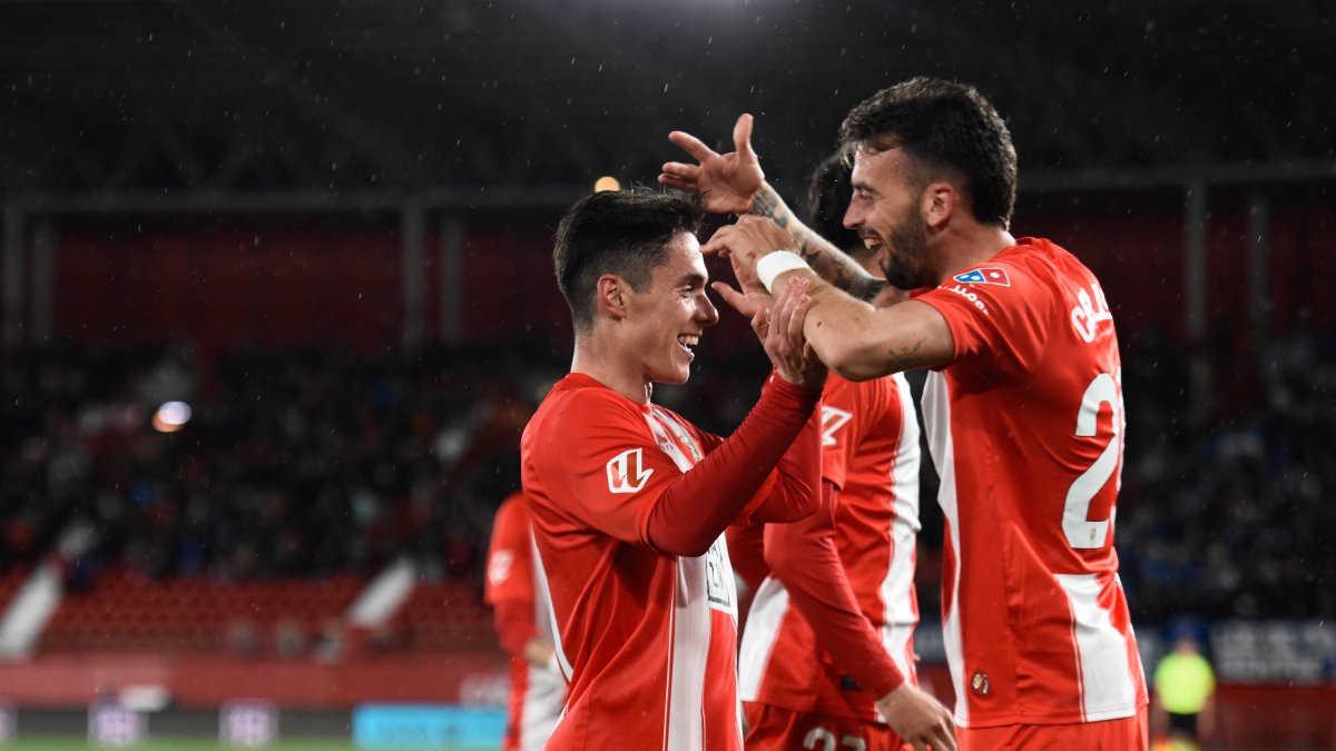 Centelles se ha convertido en uno de los fijos en el Almería.