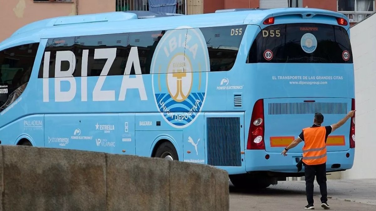 El Ibiza lleva al volante a uno de los mejores entrenadores de España.