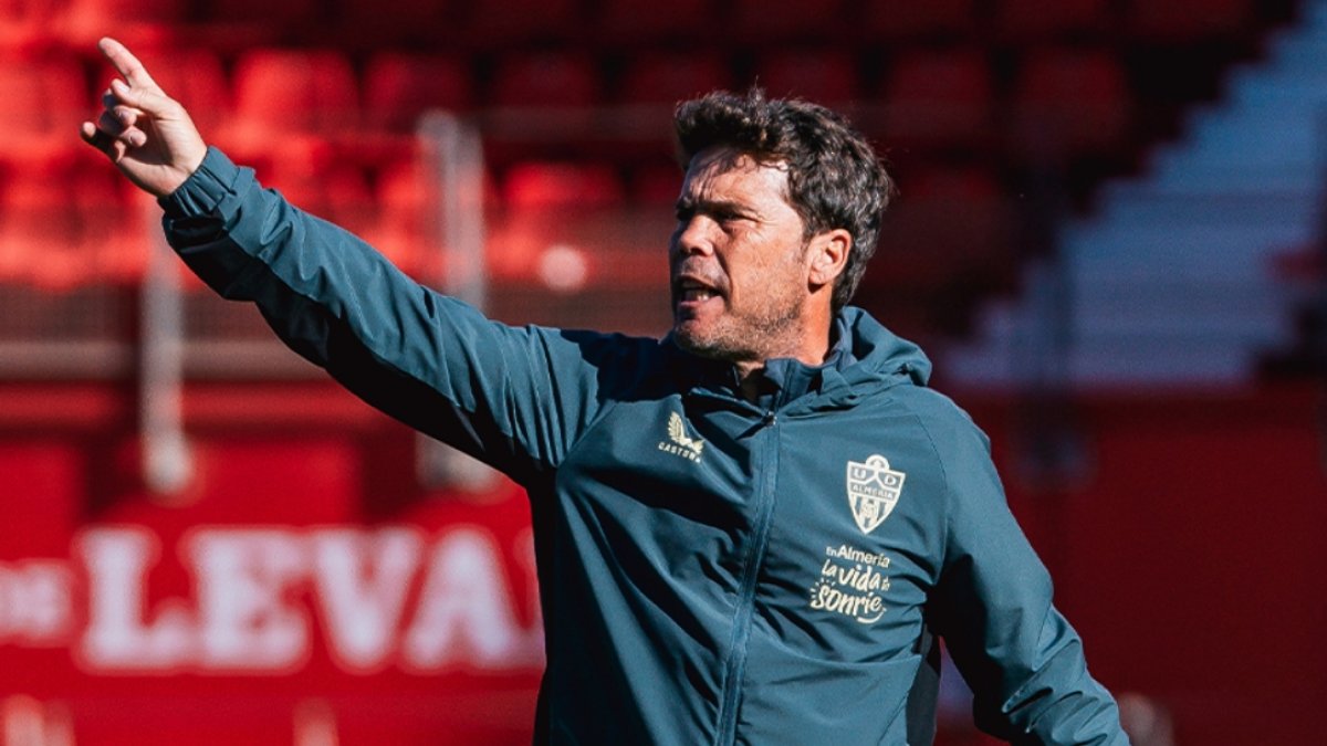 Rubi cree que el Almería va a despegar en las últimas trece jornadas y logrará el ascenso a Primera División.