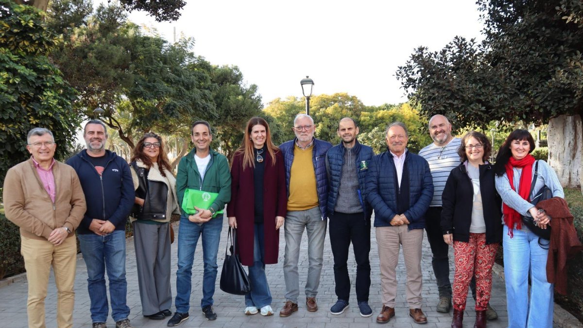 Representantes del Colegio Oficial de Ingenieros Técnicos Agrícolas de Almería en un encuentro profesional.
