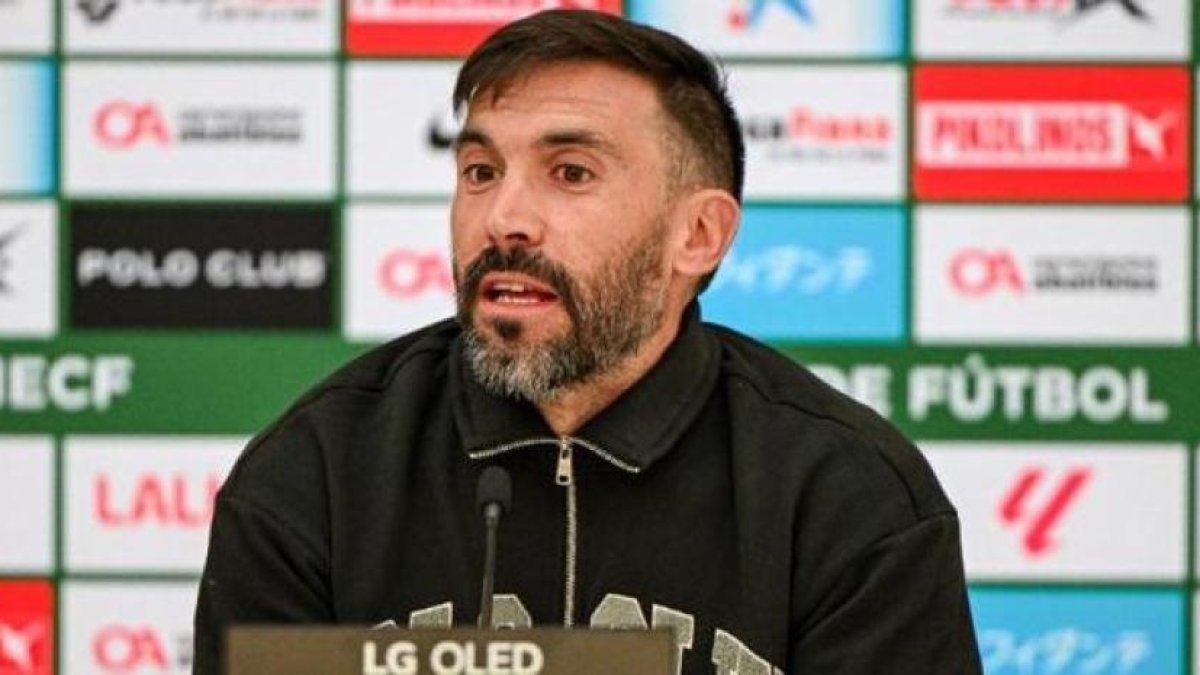 El entrenador del Elche pasa por su mejor momento en los banquillos.