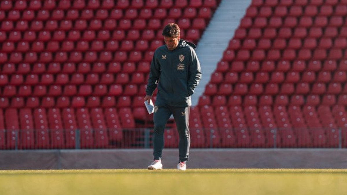 Un entrenador perdido sin dar con una alineación que le gane partidos.