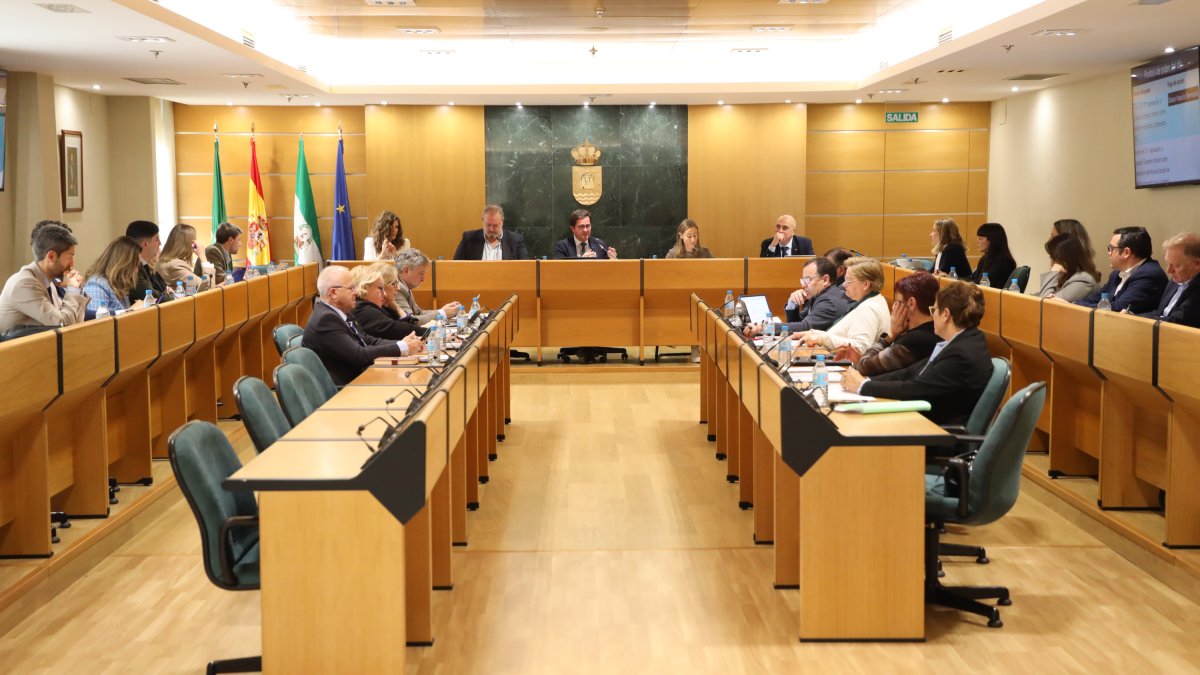 La actual calle Las Peñas, donde se ubica la sede central de la empresa, pasará a denominarse calle Campoejido.