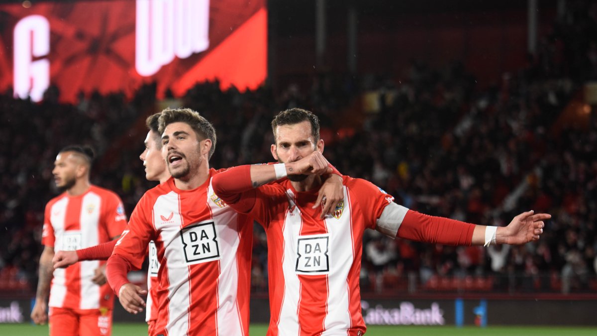Leo Baptistao celebra un gol en el Estadio de los Juegos Mediterráneos.
