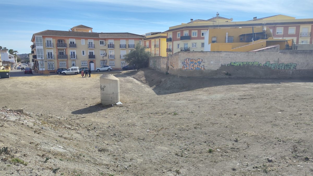 Autoridades en la zona de la balsa Arriba de Huércal-Overa.