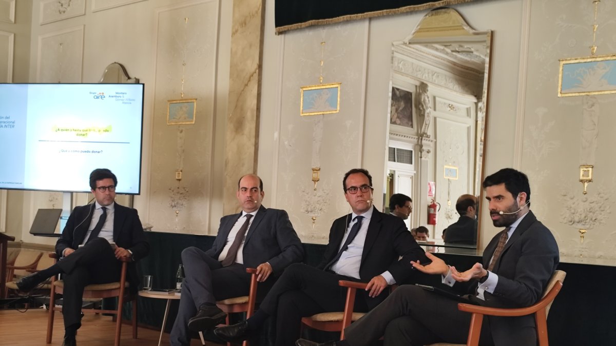 Pepe González, de AIRE Consultores; junto a Felipe Fernández-Sacristán, Enrique González de la Peña y Óscar Romero Agudo; de Montero Aramburu & Gómez-Villares Atencia.