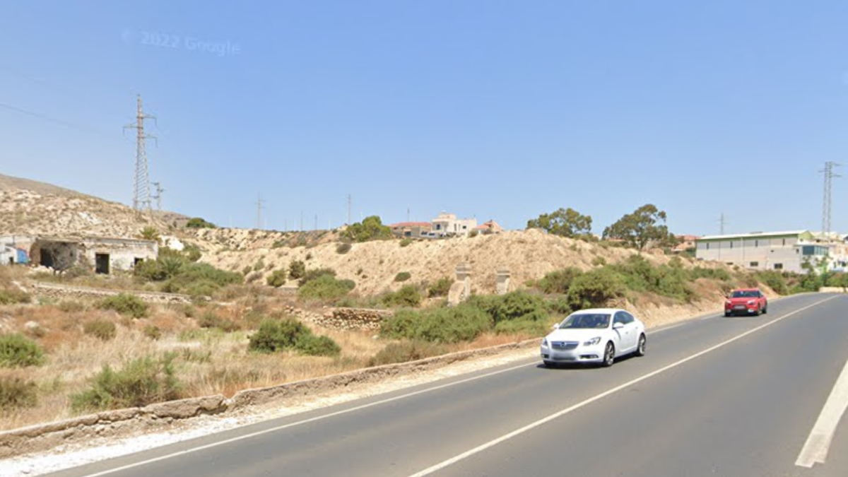 Es una de las carreteras con mayor volumen de tráfico de vehículos de toda la provincia.
