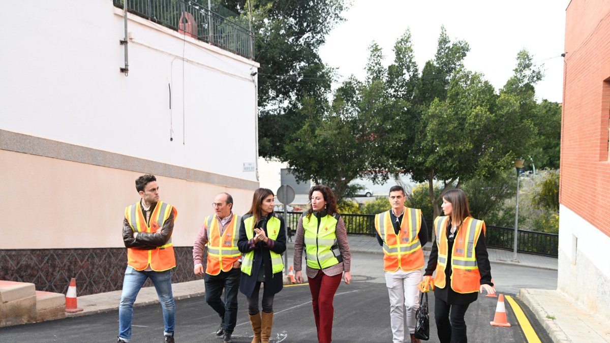 Visita realizada por parte de la alcaldesa junto a la empresa Construcciones Nila a los trabajos en marcha en el Barrio de Araceli