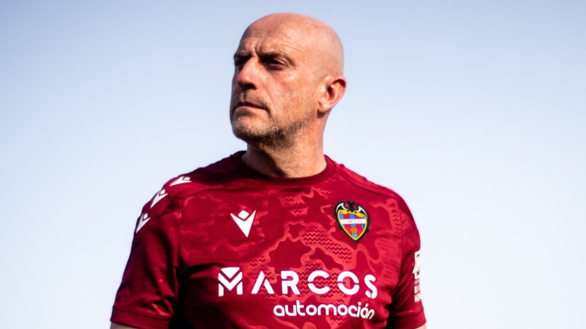 Julián Calero quiere llevar al Levante a Primera División y ha cogido una racha muy positiva.