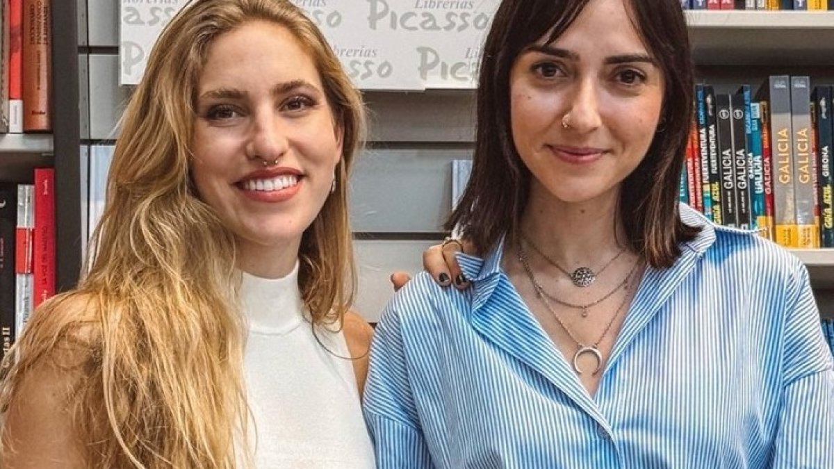 Leyre y Celia en Librería Picasso.