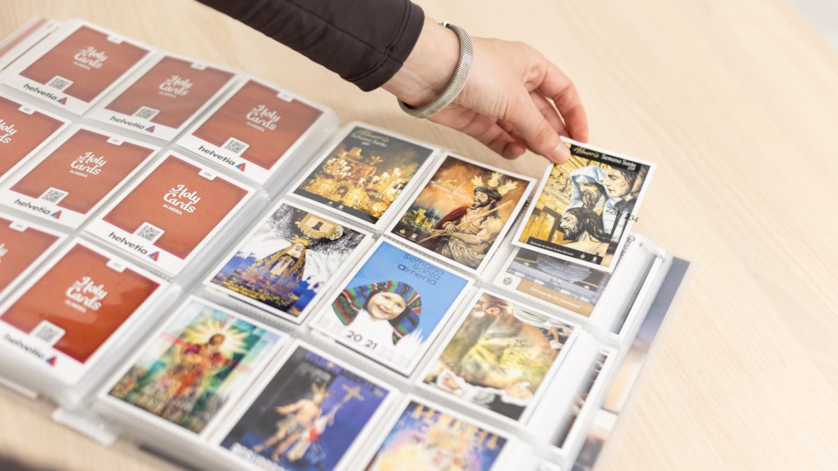 Cromos y álbum de HolyCards Almería.