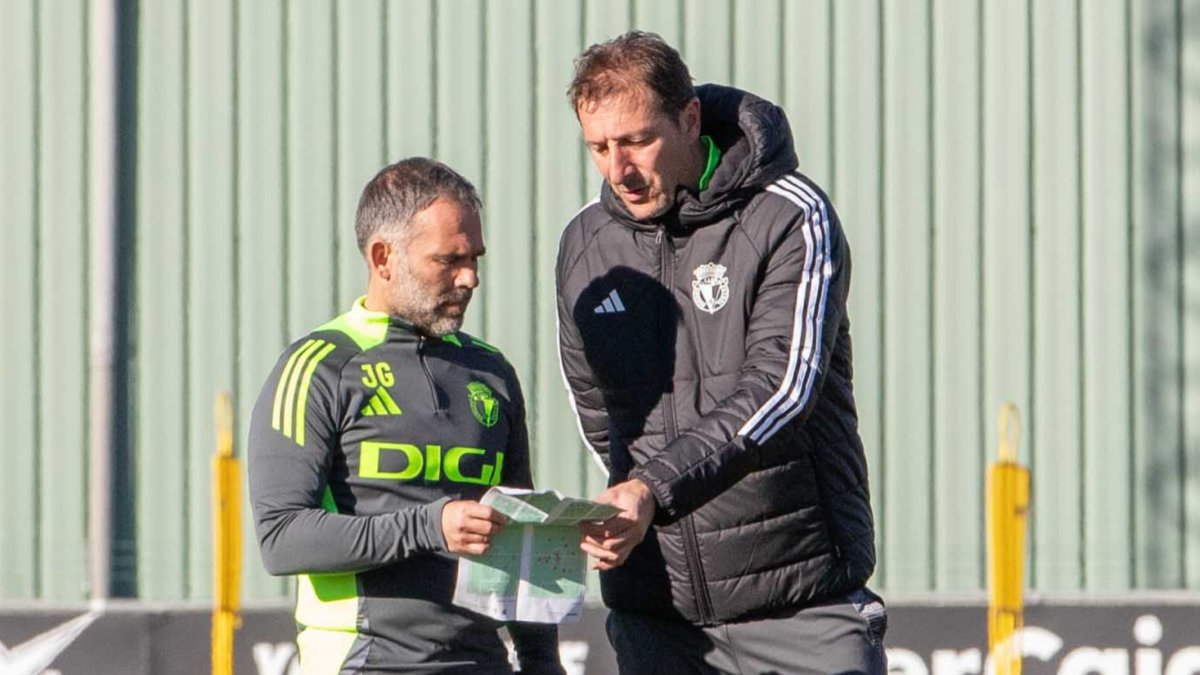 José Manuel Gil y Luis Miguel Ramis preparando el choque de este viernes contra el Almería en El Plantío.