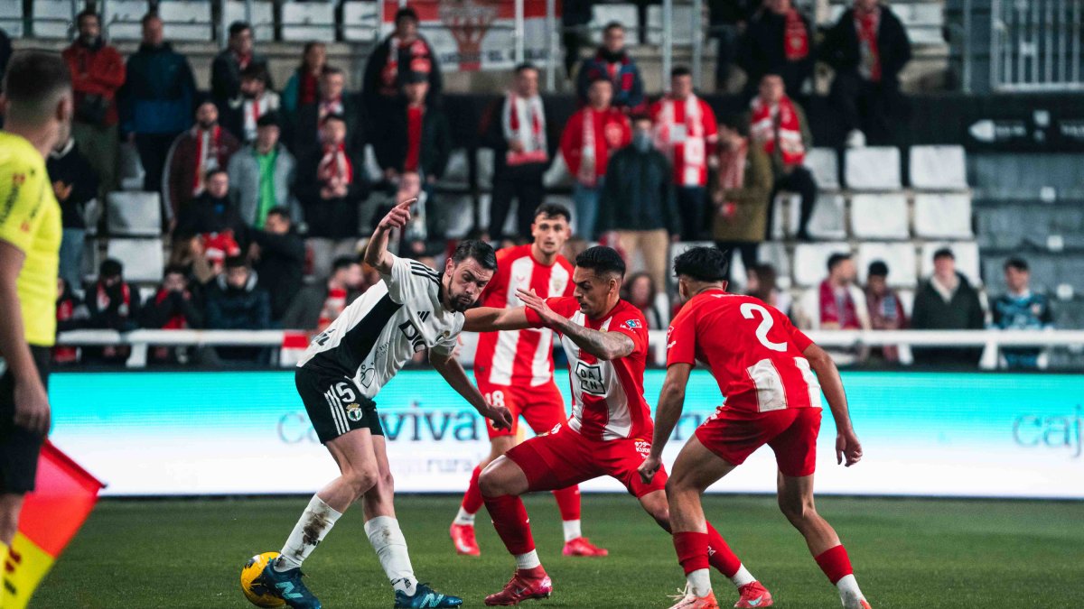 Kaiky fue titular, pero suspendió em Burgos, como todos.