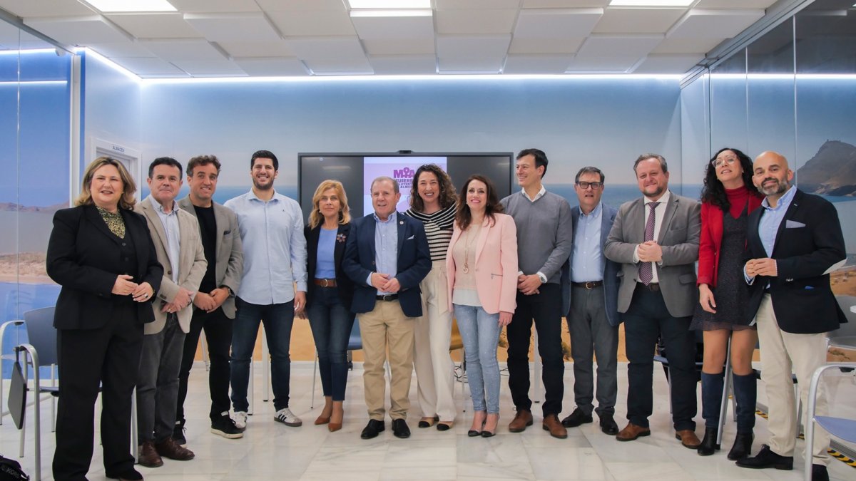 El jurado de los Premios MIA 2025 durante la reunión celebrada en la Cámara de Comercio de Almería.