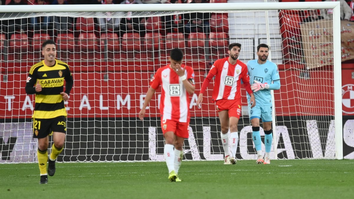 El Almería vive un momento muy delicado pero el fútbol le sigue dando oportunidades para meterse en el Play Off de ascenso.