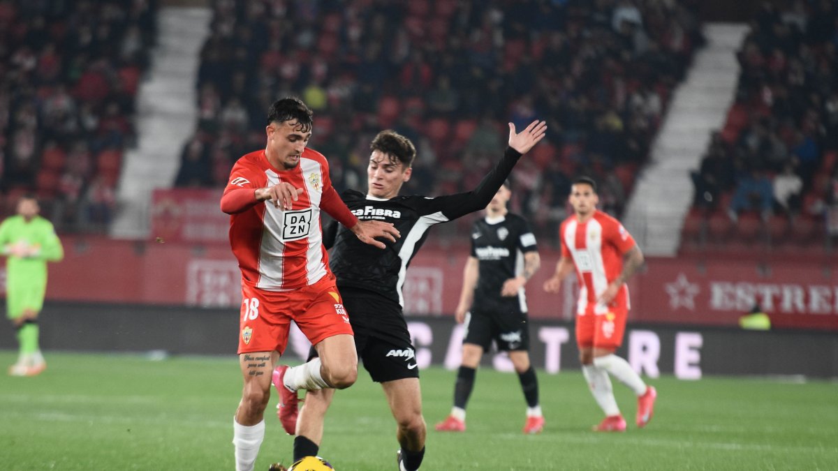 Un futbolista clave en el Almería de Rubi.