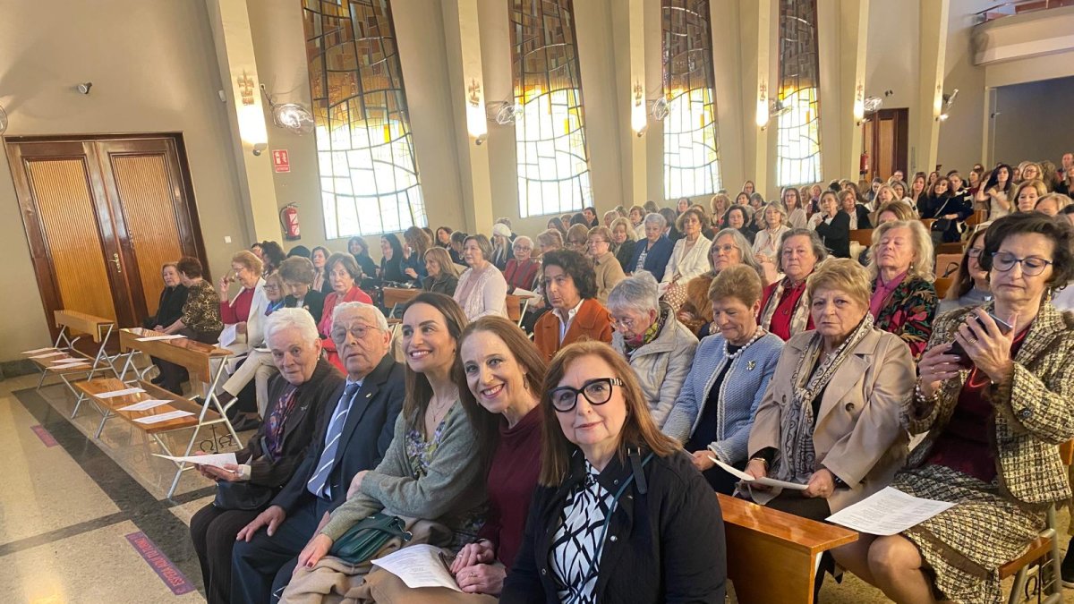 Participantes en la Eucaristía inaugural de esta jornada de convivencia