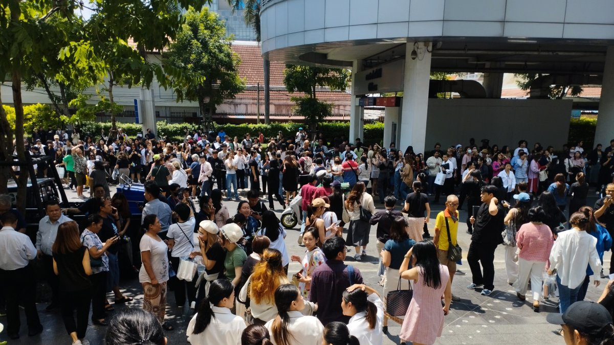 Caos en las calles de Bangkok tras el seísmo.