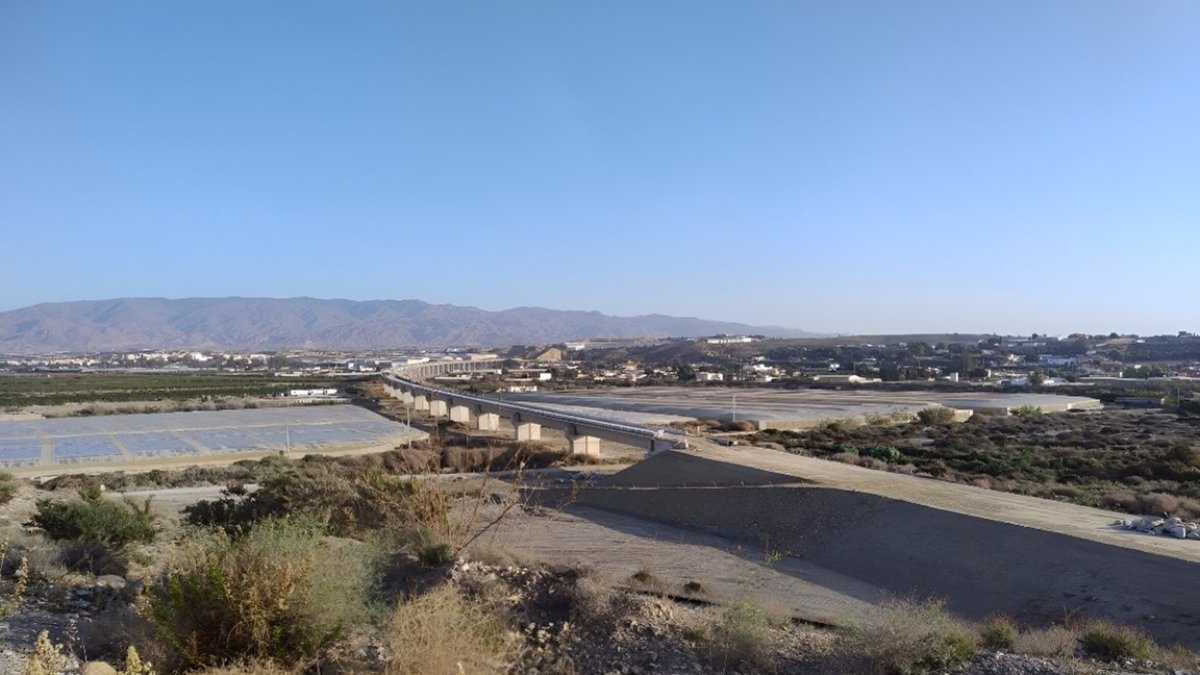 Viaducto del AVE sobre el Río Andarax.