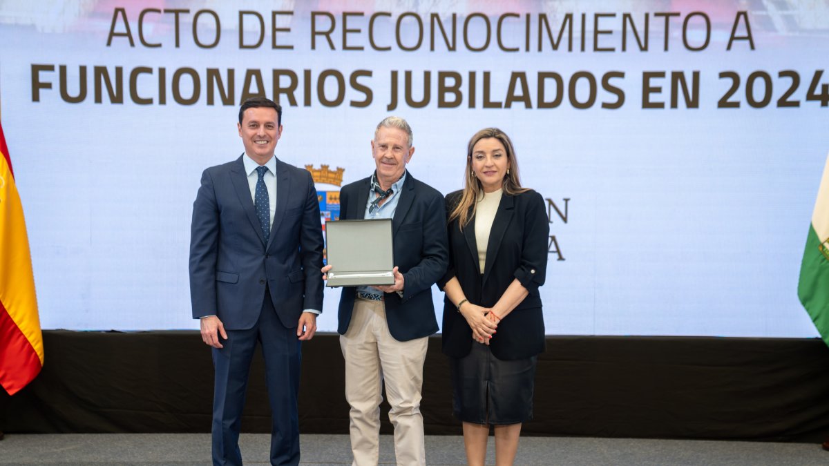 Un acto de homenaje a los funcionarios de la institución jubilados.