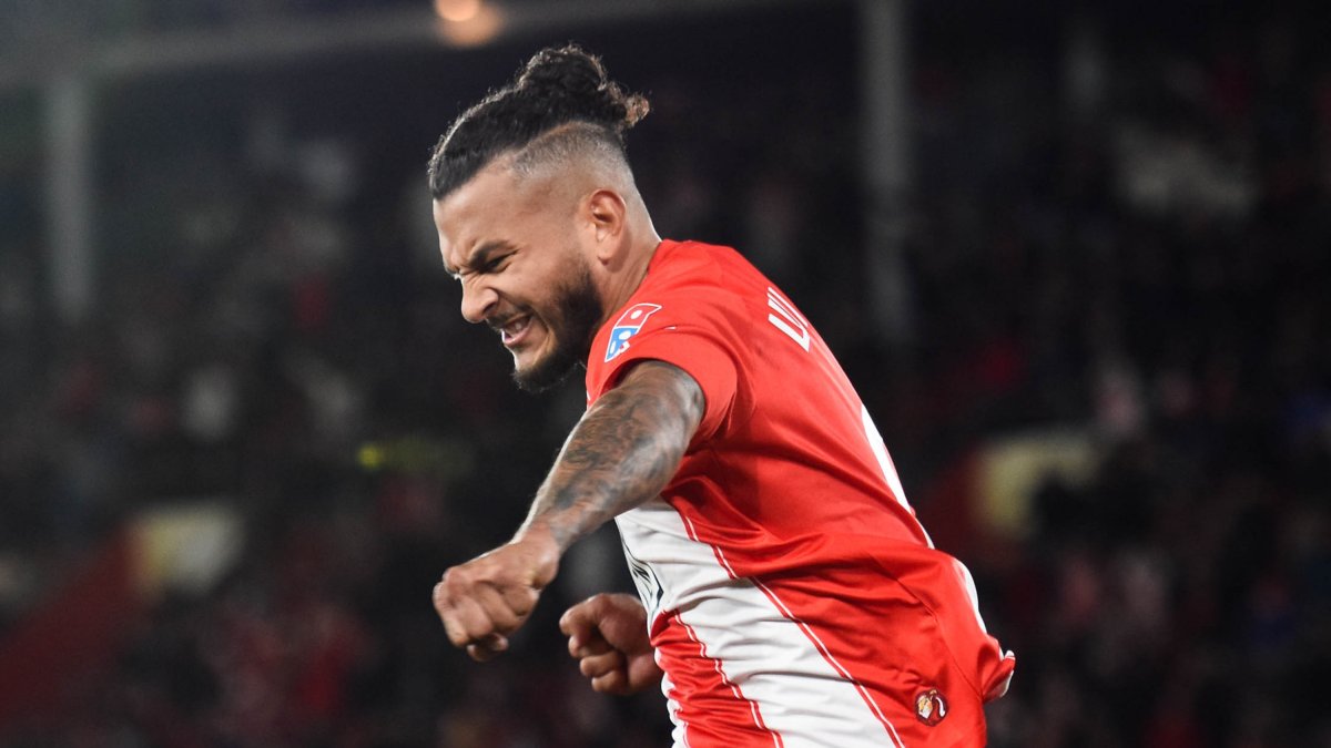 Luis Javier Suárez ha dado un paso al frente esta temporada y quiere elevar su cifra de goles en Los Cármenes.