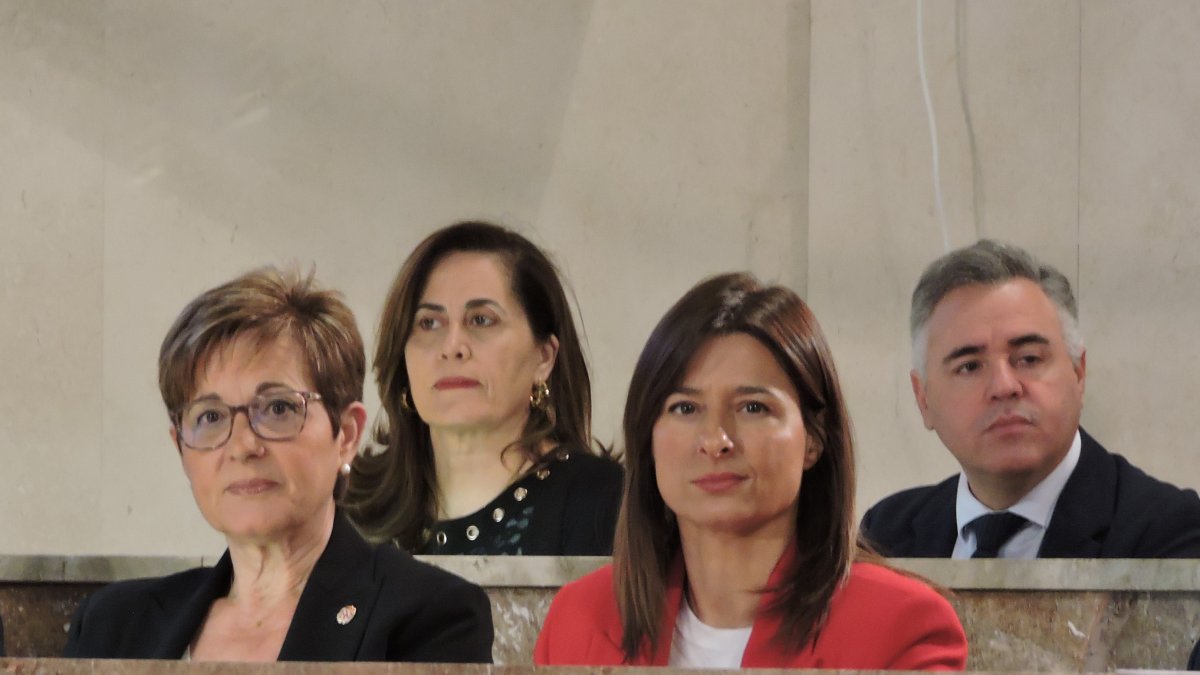 Adriana Valverde y Fátima Herrera durante el pleno